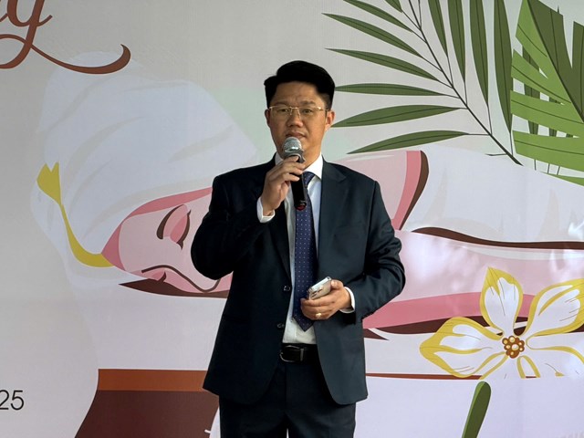 Chủ tịch HĐQT Ph&uacute; Minh Care Trần Thi&ecirc;n Tường ph&aacute;t biểu tại buổi lễ.