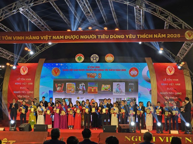 Vinh danh tốp 3 sản phẩm, dịch vụ &ldquo;H&agrave;ng Việt Nam được người ti&ecirc;u d&ugrave;ng y&ecirc;u th&iacute;ch&rdquo; năm 2025.
