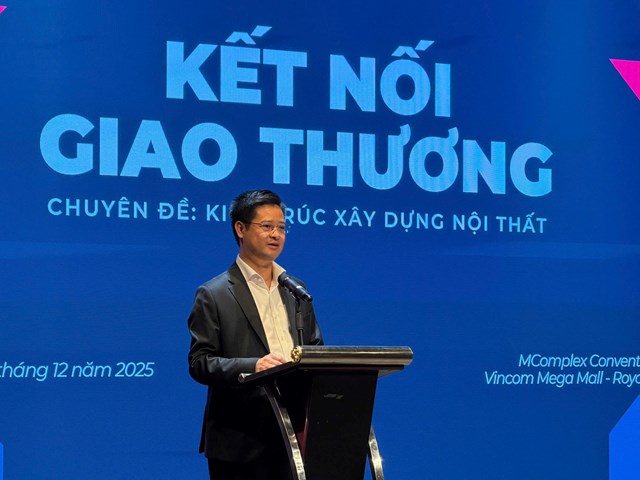 Ph&oacute; Gi&aacute;m đốc Sở C&ocirc;ng thương H&agrave; Nội Nguyễn Thế Hiệp ph&aacute;t biểu, ghi nhận những đ&oacute;ng g&oacute;p v&agrave; th&aacute;ch thức của doanh nghiệp.