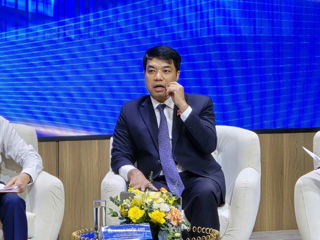 GS.TS Mạc Quốc Anh - Ph&oacute; Chủ tịch ki&ecirc;m Tổng Thư k&yacute; Hiệp hội Doanh nghiệp nhỏ v&agrave; vừa H&agrave; Nội trao đổi tại buổi Tọa đ&agrave;m.