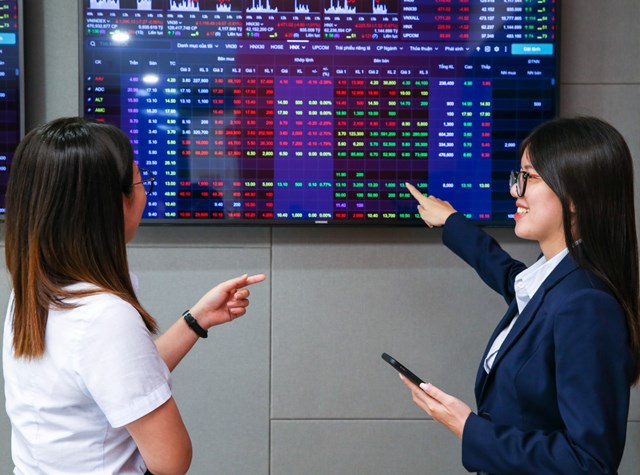 Khối ngoại bán ròng có đáng lo?