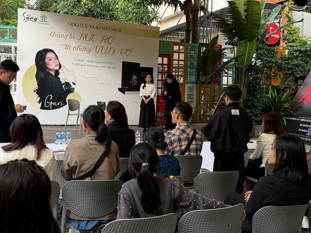 Toàn cảnh buổi ra mắt sách.