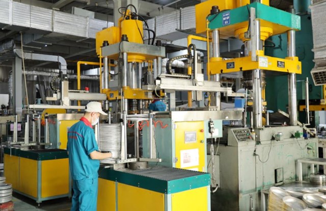 Hệ thống m&aacute;y dập c&ocirc;ng suất lớn tại nh&agrave; m&aacute;y SUNHOUSE (Ảnh: Sunhouse)