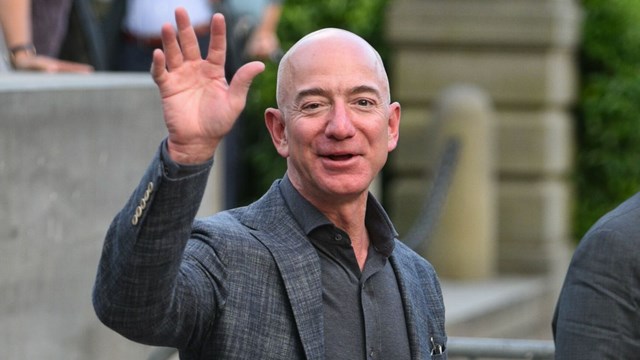 Viết mọi thứ ra giấy l&agrave; một trong những b&iacute; quyết th&agrave;nh c&ocirc;ng của Jeff Bezos.