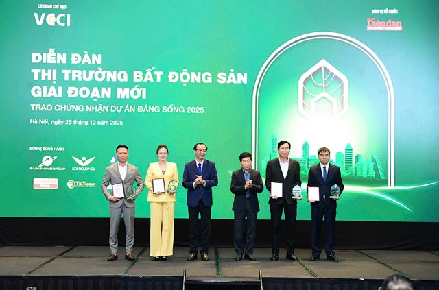 &Ocirc;ng H&agrave; Văn Giang - Gi&aacute;m đốc Điều h&agrave;nh C&ocirc;ng ty CP TNG Land chứng nhận "Dự &aacute;n Đ&aacute;ng sống 2025"
