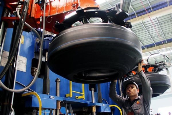 Sản xuất lốp &ocirc; t&ocirc; của một doanh nghiệp ở Việt Nam. Ảnh minh họa: L&ecirc; Ho&agrave;ng