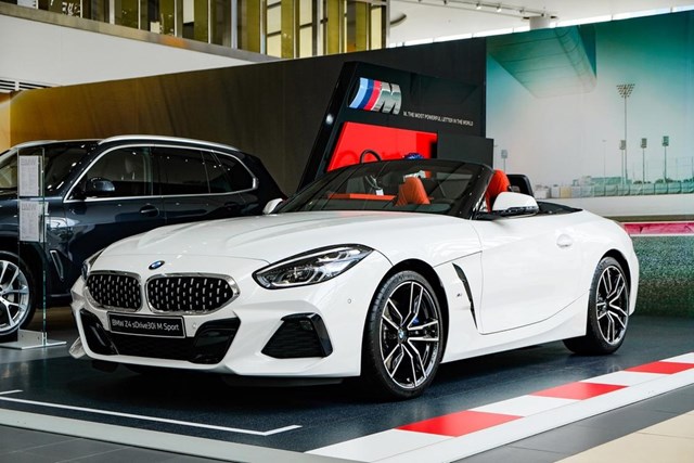 BMW Z4 - huyền thoại mui trần ra mắt tại Việt Nam - Ảnh 1