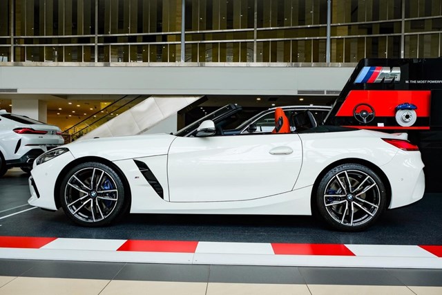 BMW Z4 - huyền thoại mui trần ra mắt tại Việt Nam - Ảnh 3