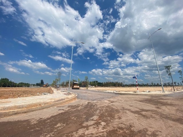 Dự &aacute;n Gem Sky World của Tập đo&agrave;n Đất Xanh d&ugrave; nằm s&acirc;u trong rừng cao su nhưng ch&agrave;o b&aacute;n gi&aacute; cao ngất ngưởng