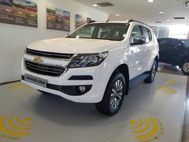 Những chiếc Chevrolet Trailblazer cuối c&ugrave;ng đang được h&atilde;ng thanh l&yacute; với gi&aacute; giảm khoảng 300 triệu đồng