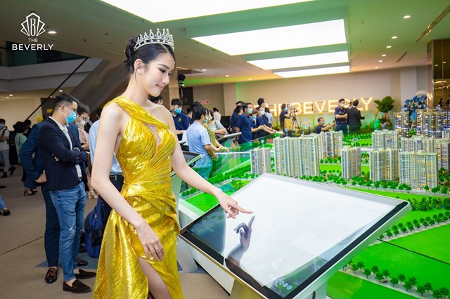 &#193; hậu Phương Anh xi&#234;u l&#242;ng với nh&#224; mẫu The Beverly - Ảnh 1
