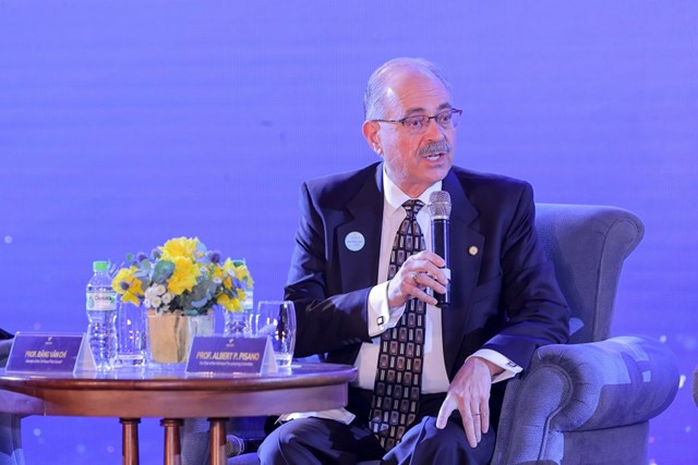GS Albert P. Pisano.
Trong khi đ&oacute;, GS Albert P. Pisano li&ecirc;n hệ với VinFuture v&agrave; cho rằng giải thưởng l&agrave; một b&agrave;i học qu&yacute; với tất cả mọi người để c&aacute;c nh&agrave; khoa học ph&aacute;t huy năng lực, biết d&agrave;nh t&igrave;nh cảm cho con người v&agrave; tự tin tr&ecirc;n con đường đ&atilde; chọn.