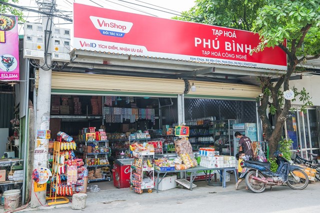 VinShop đ&atilde; hợp t&aacute;c với hơn 80.000 cửa h&agrave;ng tạp h&oacute;a tại 14 tỉnh th&agrave;nh phố. &nbsp;
