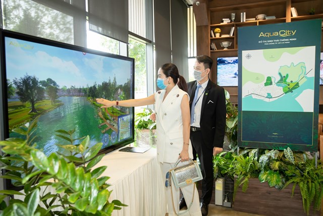 B&agrave; x&atilde; của B&igrave;nh Minh đ&aacute;nh gi&aacute; cao kh&ocirc;ng gian sống v&agrave; tiềm năng của Aqua City trong chuyến tham quan giữa năm ngo&aacute;i. &nbsp;