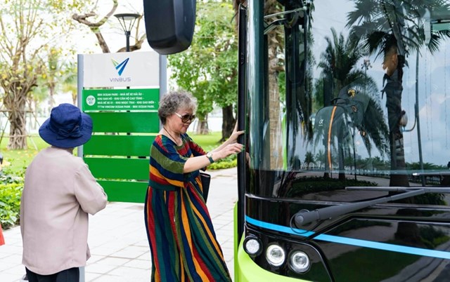 Phương tiện xanh như VinBus đang được nhiều cư d&acirc;n lựa chọn &nbsp;