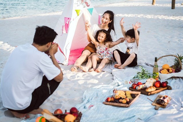 Tranh thủ lưu giữ những ph&uacute;t gi&acirc;y đ&ugrave;a vui b&ecirc;n cả gia đ&igrave;nh. &nbsp;