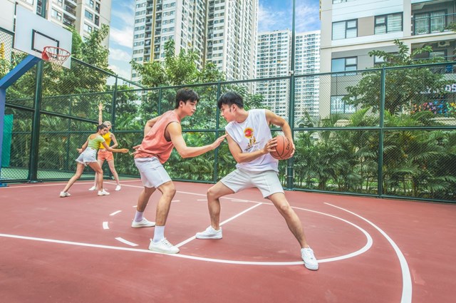 C&ugrave;ng nhau r&egrave;n luyện sức khỏe trong bầu kh&ocirc;ng kh&iacute; thư gi&atilde;n, trong l&agrave;nh. &nbsp;