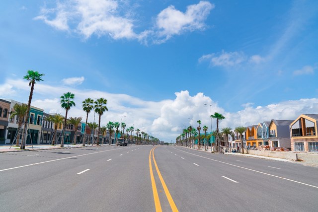 Tuyến đường ven biển Hồ Tr&agrave;m đ&atilde; mở rộng l&ecirc;n 42m trong năm 2021 &nbsp;