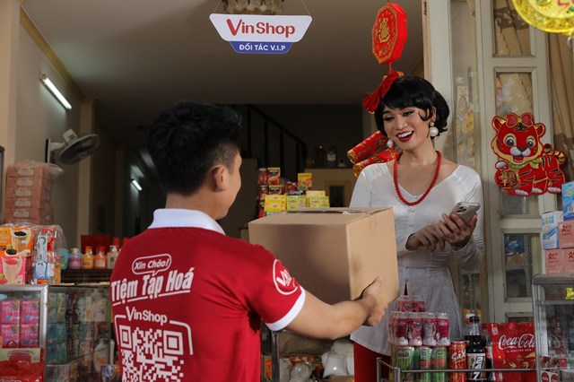 VinShop cung cấp hơn 2.000 mặt h&agrave;ng tr&ecirc;n ứng dụng, tại 15 tỉnh th&agrave;nh phố &nbsp;