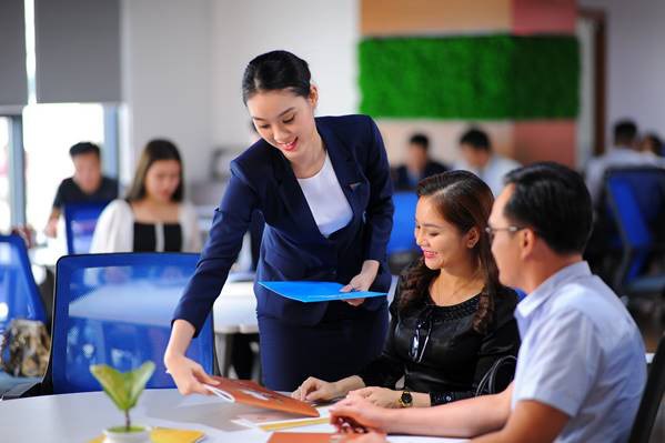 C&aacute;c doanh nghiệp bất động sản lớn rất &ldquo;đau đầu&rdquo; trước t&igrave;nh trạng mạo danh của h&agrave;ng loạt c&ocirc;ng ty tr&ecirc;n to&agrave;n quốc v&agrave; mong ch&iacute;nh quyền c&aacute;c địa phương siết chặt quản l&yacute;