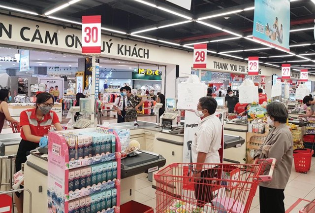 Hoạt động thương mại v&agrave; dịch vụ th&aacute;ng 7/2020 tiếp tục xu hướng tăng trở lại nhờ c&aacute;c ch&iacute;nh s&aacute;ch k&iacute;ch cầu&nbsp;ti&ecirc;u d&ugrave;ng&nbsp;v&agrave; du lịch nội địa. Ảnh: Đức Thanh.