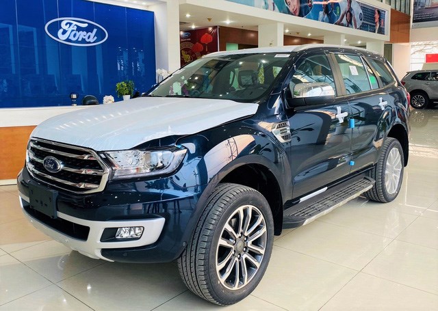 Ford Everest đang giảm gi&aacute; mạnh tại Việt Nam.