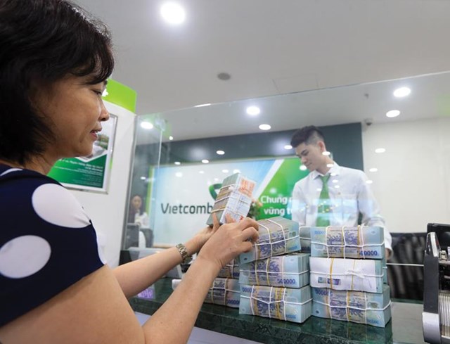 Mặt bằng l&atilde;i suất đ&atilde; giảm kh&aacute; mạnh thời gian qua, nhưng vẫn c&oacute; dư địa giảm th&ecirc;m. Ảnh: Đức Thanh