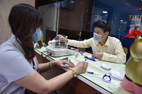 Hiện gi&aacute; v&agrave;ng trong nước đ&atilde; thấp hơn gi&aacute; v&agrave;ng thế giới quy đổi - Ảnh: NGỌC PHƯỢNG &nbsp;
