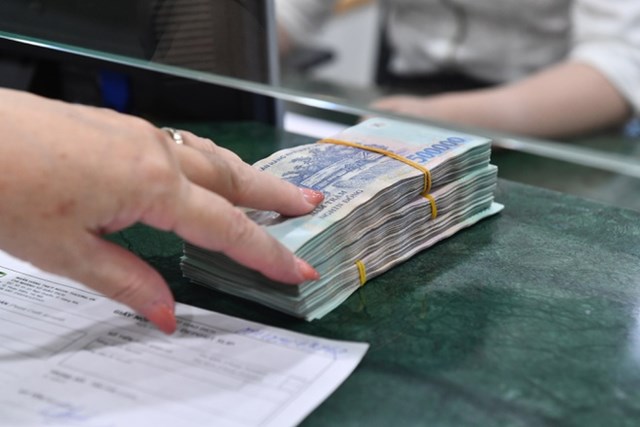 Nhiều kh&aacute;ch h&agrave;ng bức x&uacute;c v&igrave; bị "ch&egrave;o k&eacute;o" mua bảo hiểm bằng mọi c&aacute;ch.&nbsp;