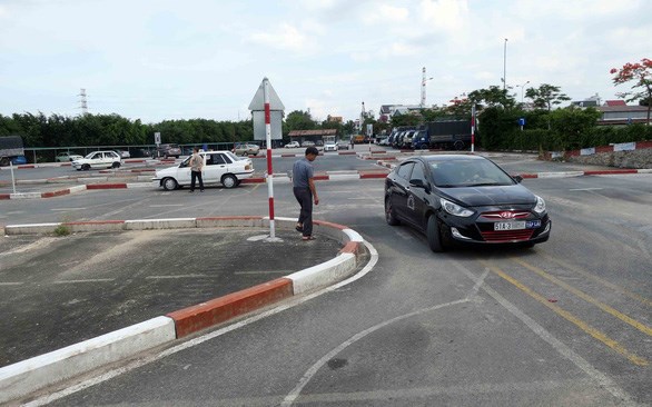 Ch&#237;nh phủ thống nhất để Bộ C&#244;ng an s&#225;t hạch cấp bằng l&#225;i xe - Ảnh 1