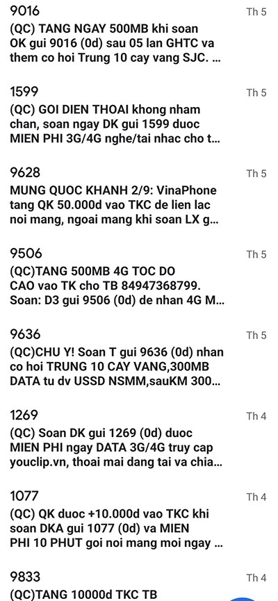 Mỗi ng&agrave;y anh Ho&agrave;ng nhận được khoảng 3 đến 5 tin nhắn quảng c&aacute;o từ nh&agrave; mạng.