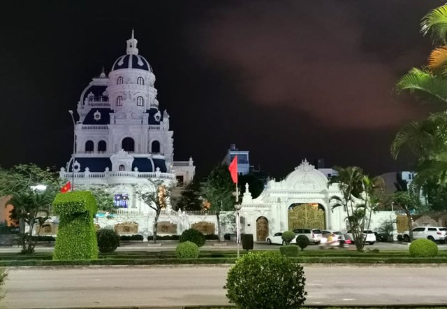 B&ecirc;n ngo&agrave;i căn biệt thự nằm tr&ecirc;n đường L&ecirc; Hồng Phong (phường Đằng Hải, quận Hải An, Hải Ph&ograve;ng).