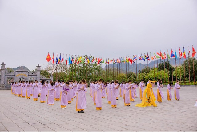 Doanh Nh&#226;n Nguyễn Linh Li&#234;n - H&#236;nh mẫu l&#253; tưởng cho người phụ nữ hiện đại - Ảnh 2