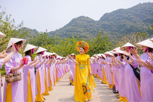 Doanh Nh&#226;n Nguyễn Linh Li&#234;n - H&#236;nh mẫu l&#253; tưởng cho người phụ nữ hiện đại - Ảnh 4