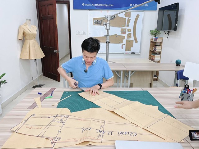 Doanh nh&#226;n 8X mở kho&#225; học đ&#224;o tạo thiết kế thời trang 0 đồng g&#226;y sốt - Ảnh 3