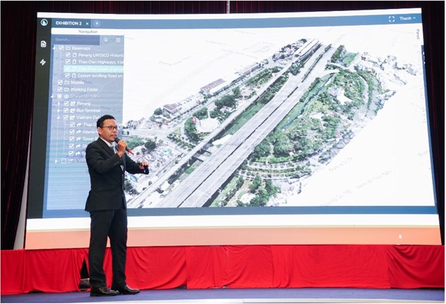 Ông Thành Cát Đăng Khoa (người trình bày) giới thiệu với ban ngành thành phố Thủ Đức về ứng dụng Digital Twin – Bản sao số ứng dụng cho Thành phố thông minh. Ảnh: Visco