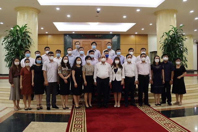 Chủ tịch nước Nguyễn Xu&acirc;n Ph&uacute;c, Trưởng Ban Chỉ đạo Đề &aacute;n v&agrave; Trưởng ban Nội ch&iacute;nh Trung ương Phan Đ&igrave;nh Trạc, Ph&oacute; Trưởng ban Thường trực c&ugrave;ng c&aacute;c th&agrave;nh vi&ecirc;n Tổ bi&ecirc;n tập x&acirc;y dựng Đề &aacute;n.