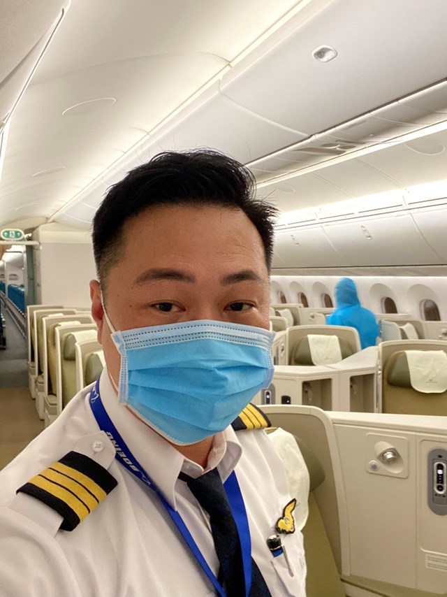 Phi công Đăng Nguyễn làm nhiều việc nhưng vẫn không quên việc thiện nguyện  - Ảnh 1