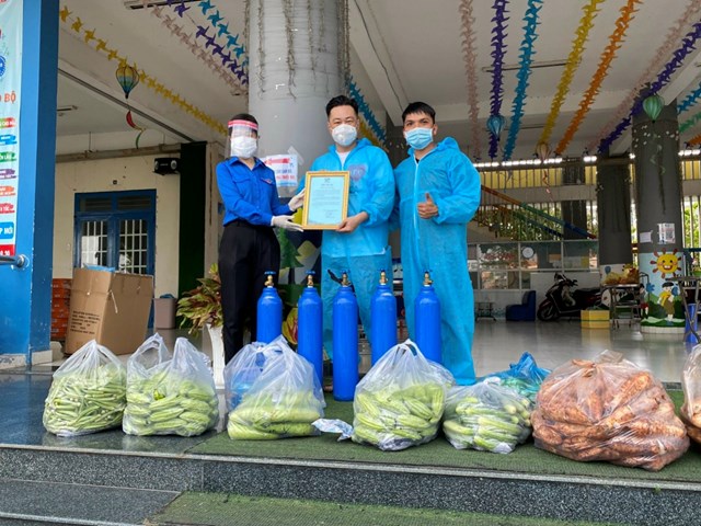 Phi công Đăng Nguyễn làm nhiều việc nhưng vẫn không quên việc thiện nguyện  - Ảnh 3