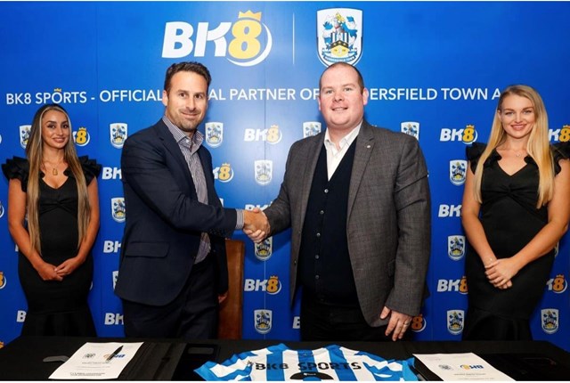 Đối t&#225;c to&#224;n cầu mới của Club Huddersfield Town - Ảnh 3