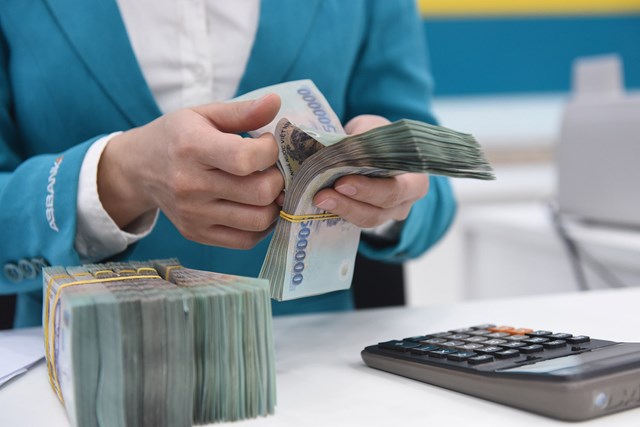 Lãi suất tiền gửi tiết kiệm tháng 8 tại nhiều ngân hàng tiếp tục giảm