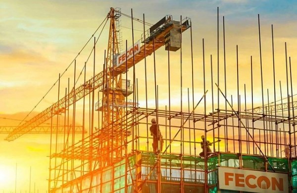 Nhận các gói thầu quy mô ngàn tỷ đồng, song Fecon lại đang nợ tiền bảo hiểm cho người lao động 3 tỷ đồng. Nghịch lý này phần nào phản ánh bức tranh tài chính không thuận lợi của các doanh nghiệp đầu tư công.