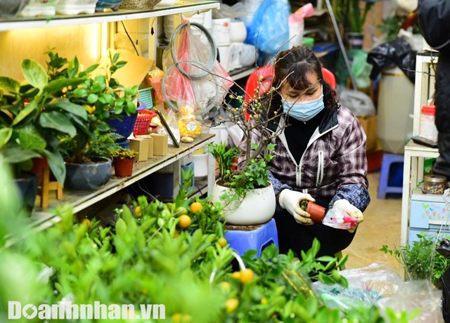 Nhiều tiểu thương mong những ng&agrave;y s&aacute;t Tết, lượng khách tới mua h&agrave;ng sẽ đ&ocirc;ng hơn.