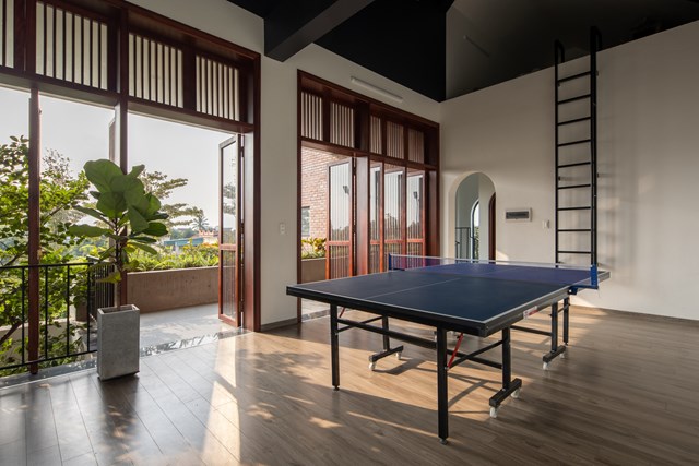 Tầng 2 b&ecirc;n khu trục ch&iacute;nh l&agrave;&nbsp;ph&ograve;ng chơi b&oacute;ng b&agrave;n của cả gia đ&igrave;nh.
