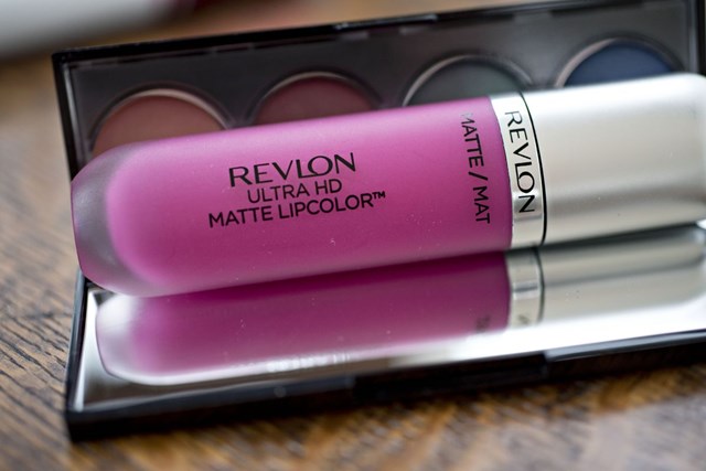 &Ocirc;ng lớn ng&agrave;nh mỹ phẩm của Mỹ Revlon ph&aacute; sản.