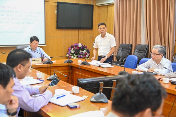 Đồng ch&iacute; Nguyễn Quốc Ho&agrave;n - Ch&aacute;nh Văn ph&ograve;ng Bộ tr&igrave;nh b&agrave;y Kế hoạch thực hiện Kết luận thanh tra