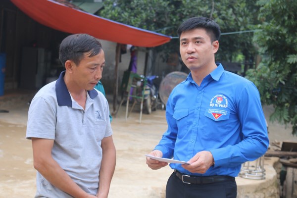 Tuổi trẻ Bộ Tư ph&#225;p: Chung tay c&#249;ng người d&#226;n vượt qua kh&#243; khăn sau lũ - Ảnh 1