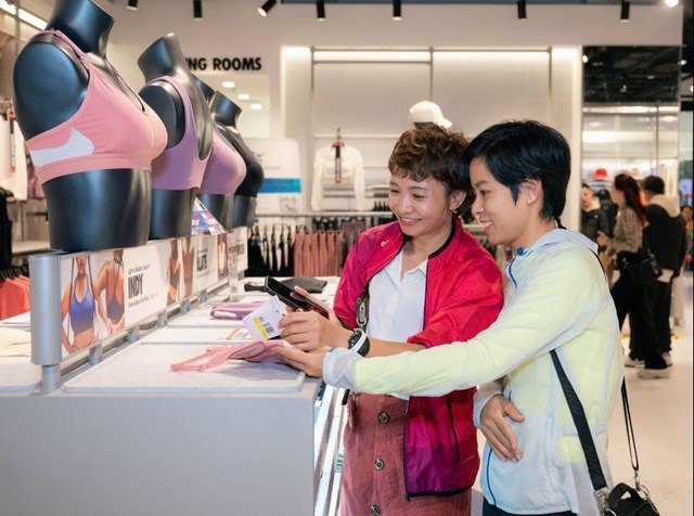 Đến với Nike Hồ T&acirc;y, kh&aacute;ch h&agrave;ng sẽ c&oacute; trải nghiệm mua sắm cao cấp v&agrave; liền mạch.