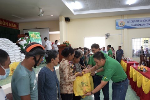 Mang y&ecirc;u thương gửi tới x&atilde; Kim Sơn, huyện Tr&agrave; C&uacute;, tỉnh Tr&agrave; Vinh
