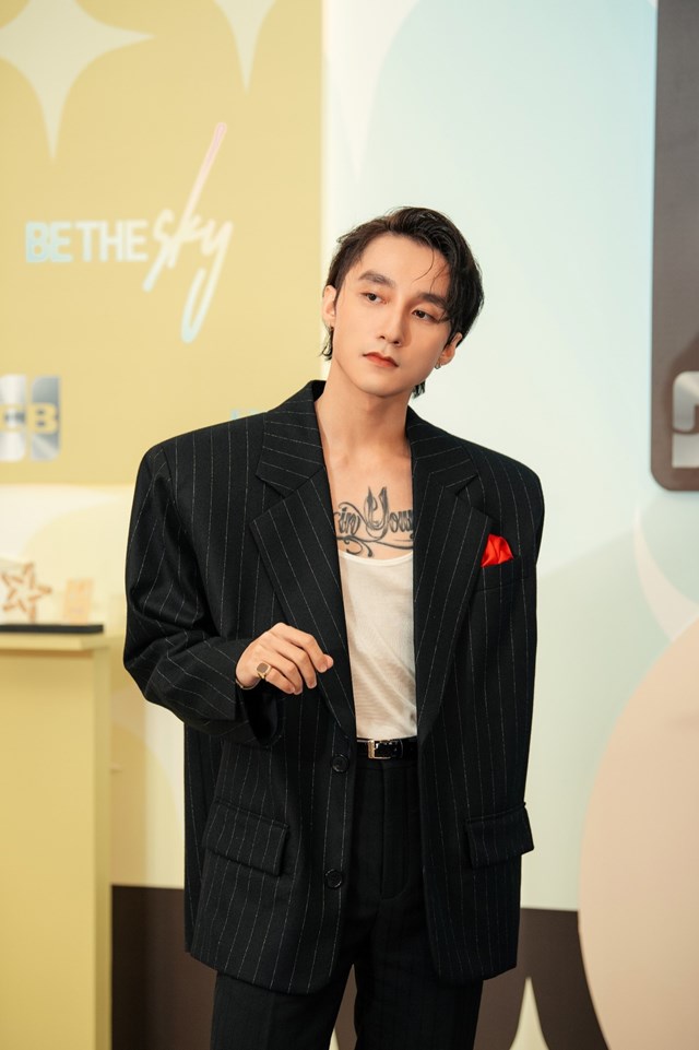 Nghệ sĩ Sơn T&ugrave;ng M-TP tại buổi họp b&aacute;o Be The Sky